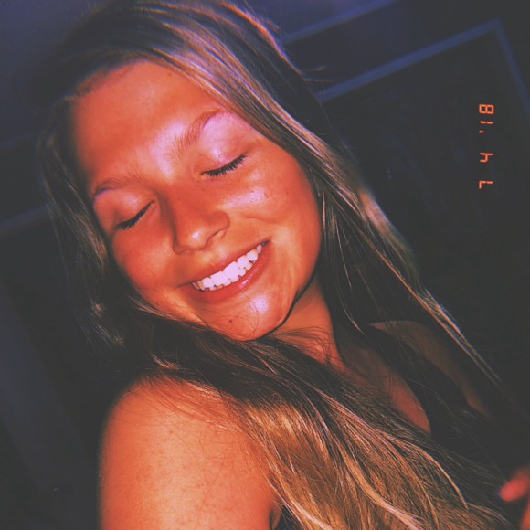 Meet your Posher, Aleah - Picture 1 of 1